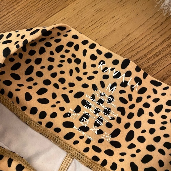 NWOT CHEETAH KAVALA LEGGING Medium - Picture 9 of 10